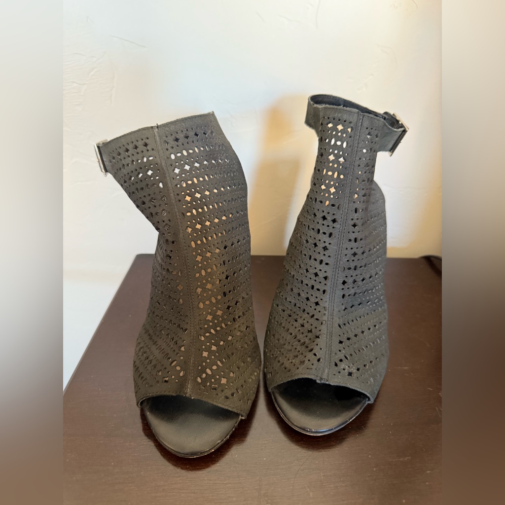 Vince Camuto Grey Open Toe Booties Sz 8m Very Good Condition Strap